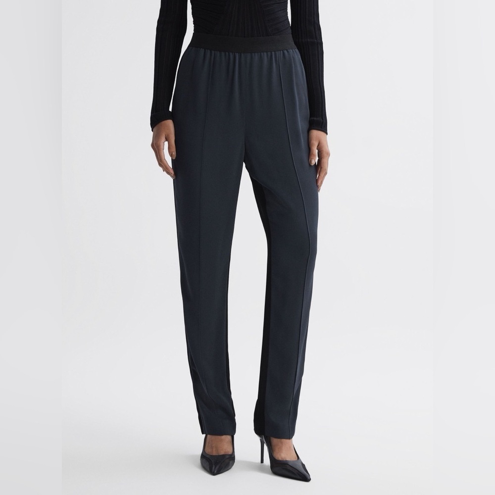 Reiss Tapered Split Hem Trousers in Black B2086